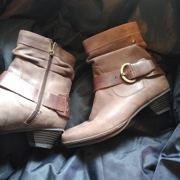 COPY - Women's Booties - Picture 2 of 5